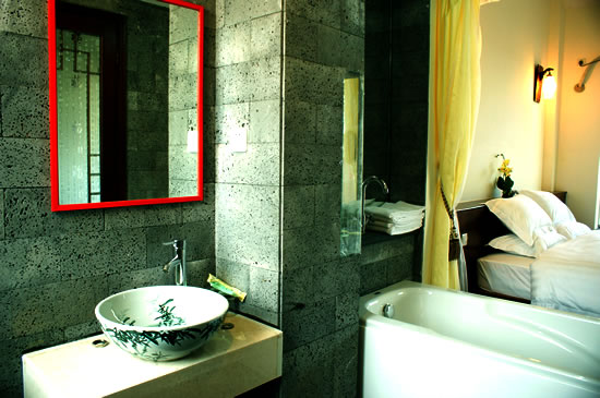  4605 大床房  358元.jpg