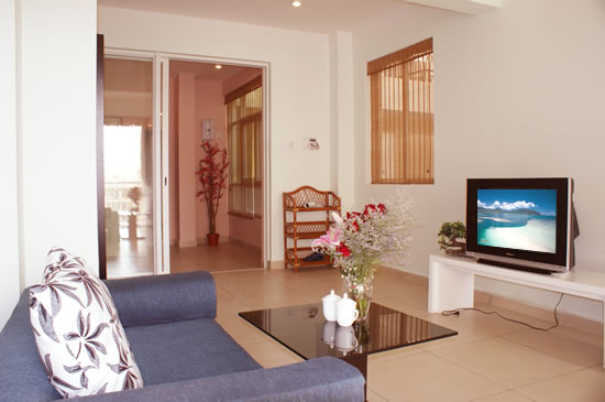  5305 大床房 358元.jpg