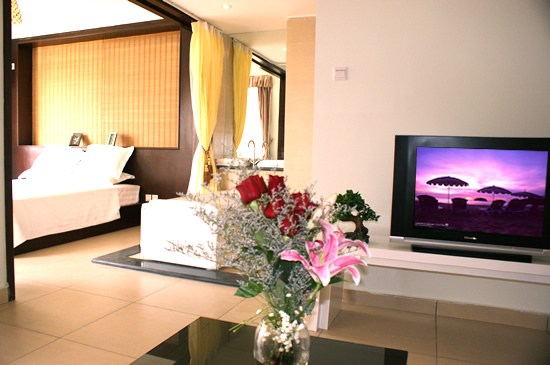  5306 大床房 358元.jpg