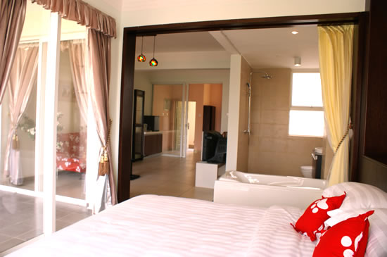  5307 大床房 358元.jpg